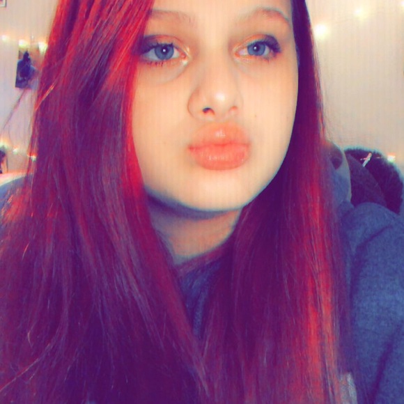 Meet your Posher, Alyssa - Picture 1 of 1